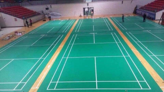 羽毛球场地