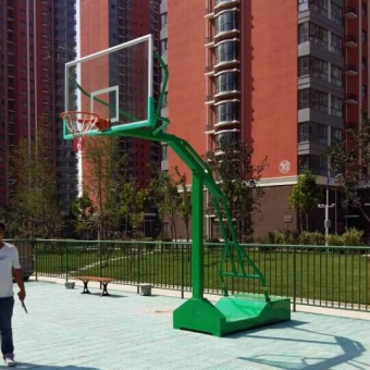 移动凹箱篮球架
