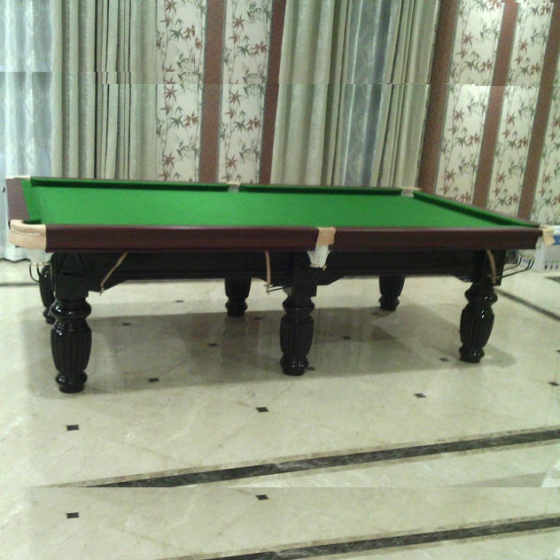 黑八台球桌
